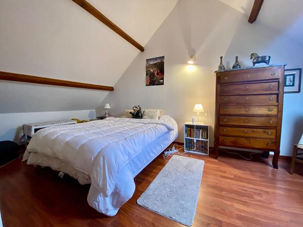À vendre centre ville DINAN appartement de Type 3 en duplex petite copropriété, place de parking privative