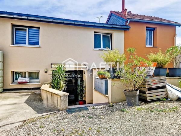 Pavillon 3 pièces non mitoyen, 2 chambres, terrasse, parking.