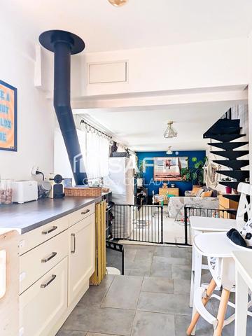 Pavillon 3 pièces non mitoyen, 2 chambres, terrasse, parking.