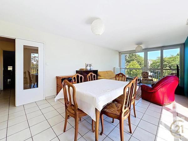 Appartement F6 à vendre  5 pièces - 106,66 m 2   MONTBELIARD  - 25
