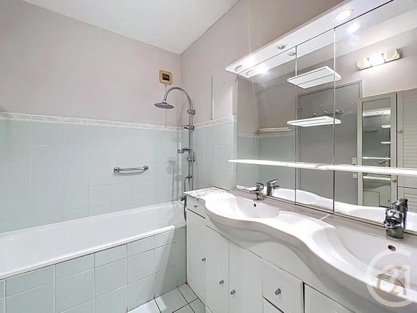 Appartement F6 à vendre  5 pièces - 106,66 m 2   MONTBELIARD  - 25