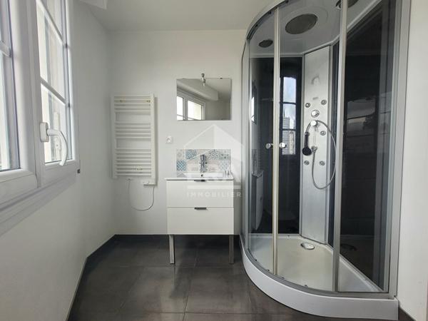 PAU : LOCATION-  T2 rénové de 33m²