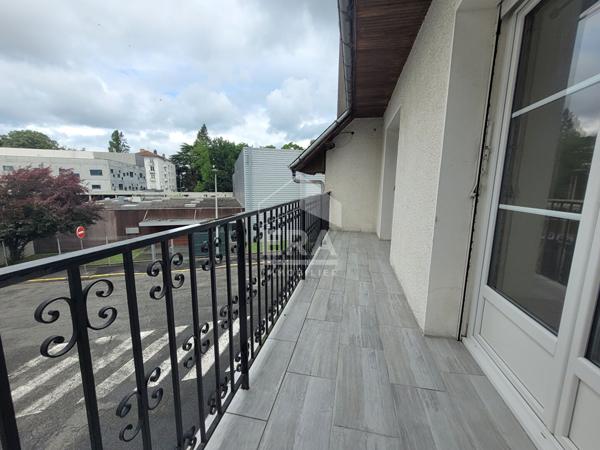 PAU : LOCATION-  T2 rénové de 33m²