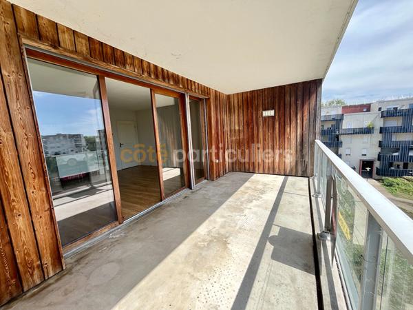 Vente
                Appartement75 m² - 3 Pièces -
                    BRUGES (33520)
