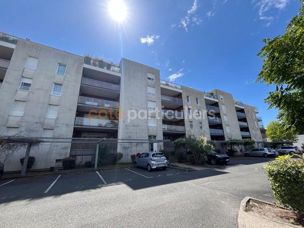Vente
                Appartement75 m² - 3 Pièces -
                    BRUGES (33520)