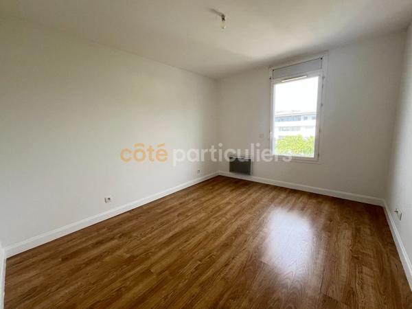 Vente
                Appartement75 m² - 3 Pièces -
                    BRUGES (33520)