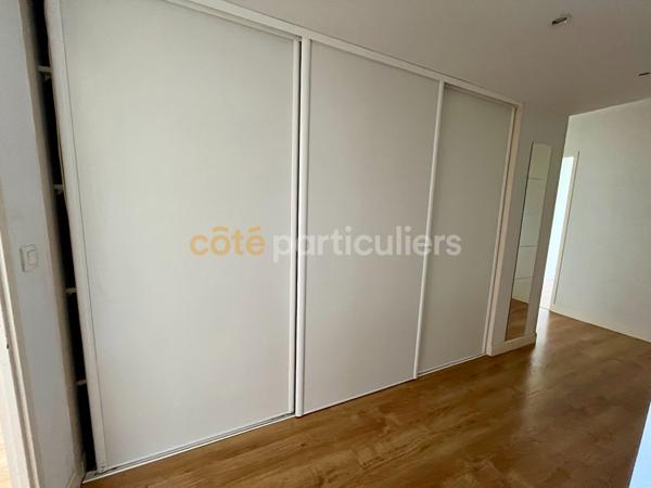 Vente
                Appartement75 m² - 3 Pièces -
                    BRUGES (33520)