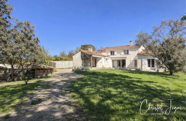 Maison à vendre 8 pièces proche de LA ROCHELLE (17)