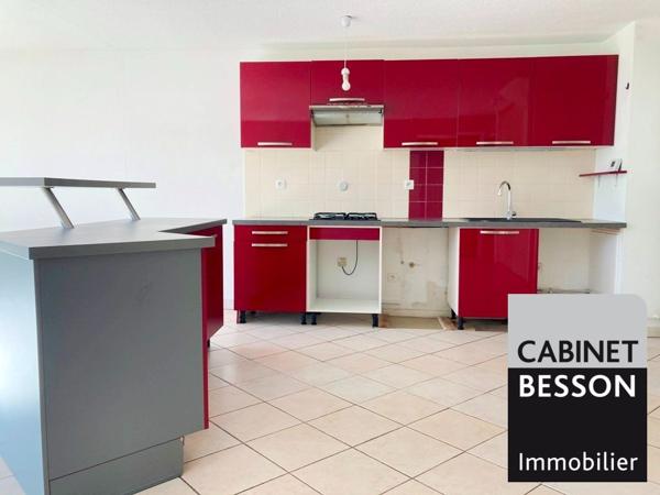 VENDU PAR LE CABINET BESSON ! ... Laurent ARDITO - CROLLES Parc Jean-Claude PATUREL - F3 en très bon état, terrasse, garage … EXCLUSIVITÉ …