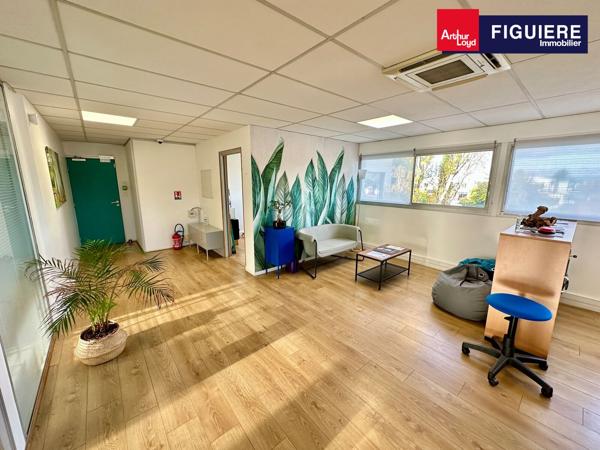 BUREAUX À LOUER EN ÉTAGE