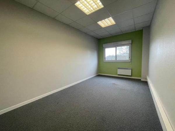 LOCATION - LOCAL PROFESSIONNEL DE 95 M² - SAINT-AVE