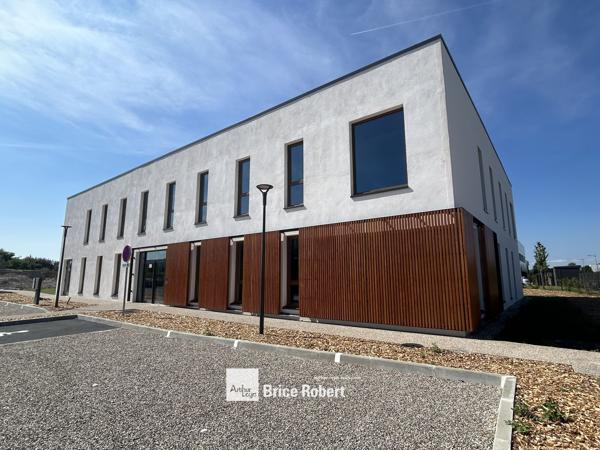 Bureaux à louer neufs à Saint Priest environnement écologique et lumineux