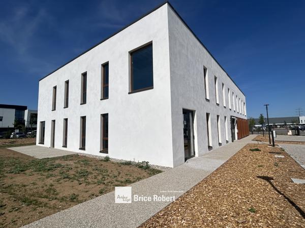 Bureaux à louer neufs à Saint Priest environnement écologique et lumineux