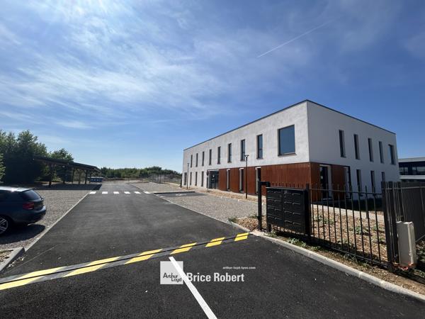 Bureaux à louer neufs à Saint Priest environnement écologique et lumineux