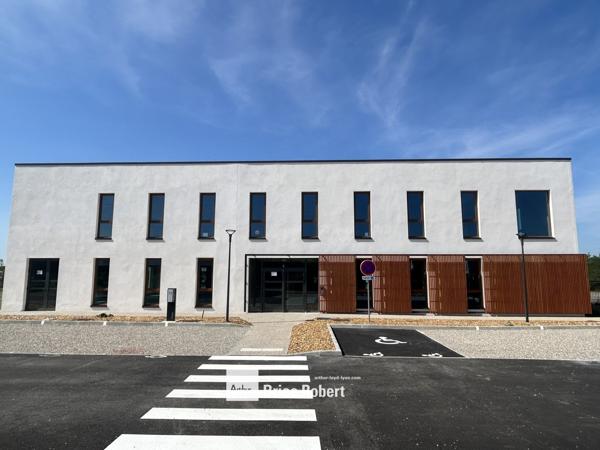 Bureaux à louer neufs à Saint Priest environnement écologique et lumineux