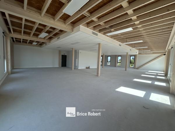 Bureaux à louer neufs à Saint Priest environnement écologique et lumineux