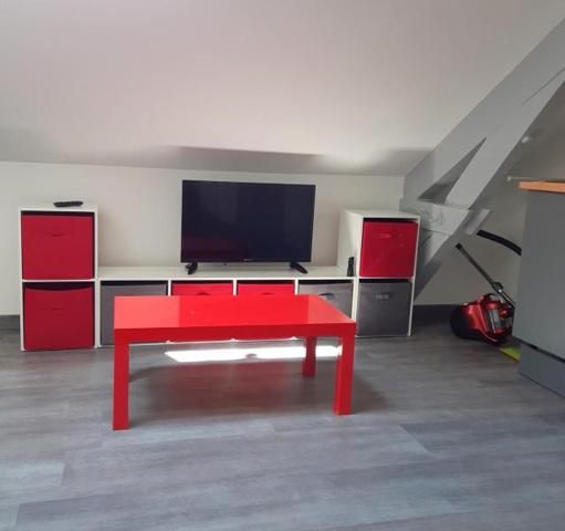 JAY DE BEAUFORT - Studio meublé - JAY DE BEAUFORT ...