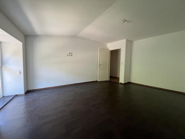 Maison rénovée avec grand garage et terrasse – Antraigues-sur-Volane