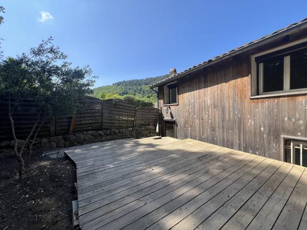 Maison rénovée avec grand garage et terrasse – Antraigues-sur-Volane