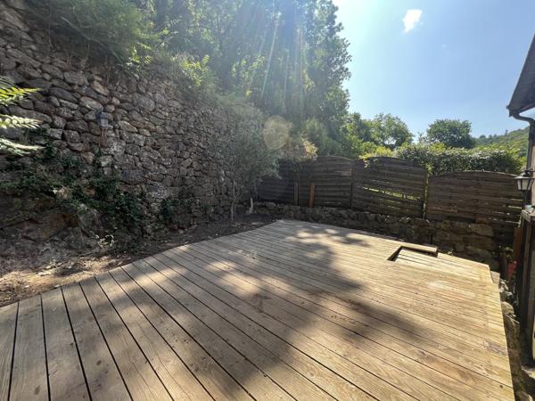 Maison rénovée avec grand garage et terrasse – Antraigues-sur-Volane