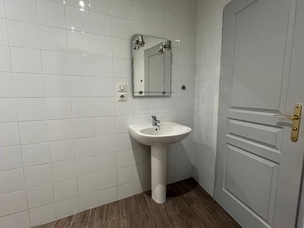 Maison rénovée avec grand garage et terrasse – Antraigues-sur-Volane