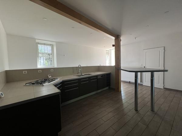 Maison rénovée avec grand garage et terrasse – Antraigues-sur-Volane