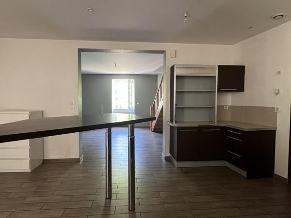 Maison rénovée avec grand garage et terrasse – Antraigues-sur-Volane