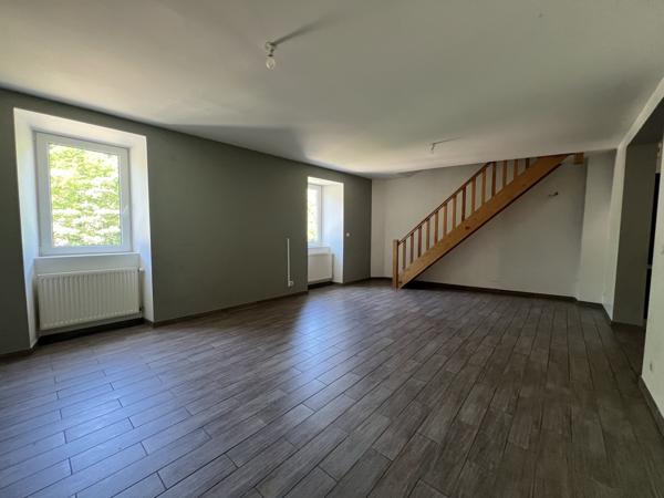 Maison rénovée avec grand garage et terrasse – Antraigues-sur-Volane