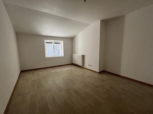 Maison rénovée avec grand garage et terrasse – Antraigues-sur-Volane