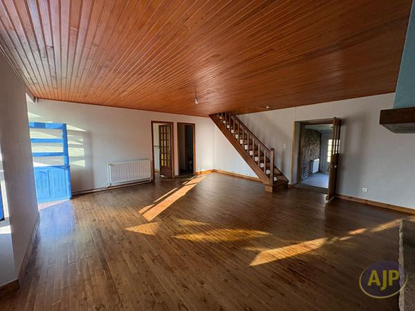 Location maison Cruguel : 610 € - AJP Immobilier Plumelec