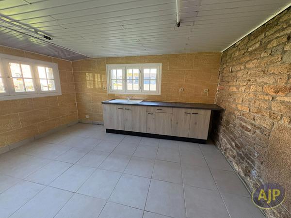Location maison Cruguel : 610 € - AJP Immobilier Plumelec