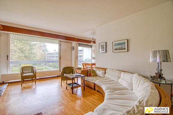 Versailles Clagny Appartement 86.74 m² carrez situé au 2ème étage avec ascenseur, balcons filants, cave, box et parking en sous-sol 520 000 € **  - Référence  28072