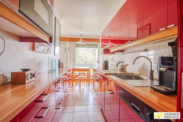 Versailles Clagny Appartement 86.74 m² carrez situé au 2ème étage avec ascenseur, balcons filants, cave, box et parking en sous-sol 520 000 € **  - Référence  28072