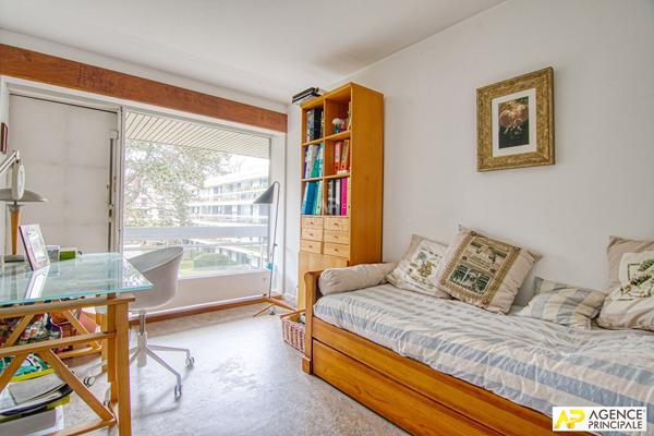 Versailles Clagny Appartement 86.74 m² carrez situé au 2ème étage avec ascenseur, balcons filants, cave, box et parking en sous-sol 520 000 € **  - Référence  28072