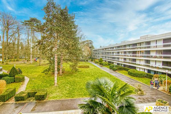 Versailles Clagny Appartement 86.74 m² carrez situé au 2ème étage avec ascenseur, balcons filants, cave, box et parking en sous-sol 520 000 € **  - Référence  28072