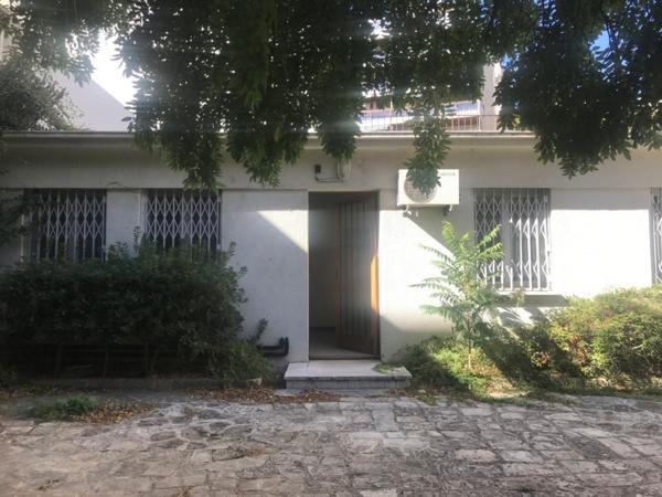 PRODUIT RARE - A vendre ou à louer - Hôtel particulier à usage de bureaux avec dépendances et jardin - Rond-Point du Prado - 13008 Marseille