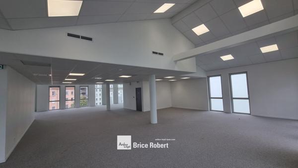 Location bureaux lumineux avec terrasses privatives à Lyon 7ème Garibaldi