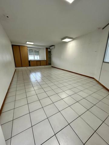BUREAUX à VENDRE de 607.4 m²