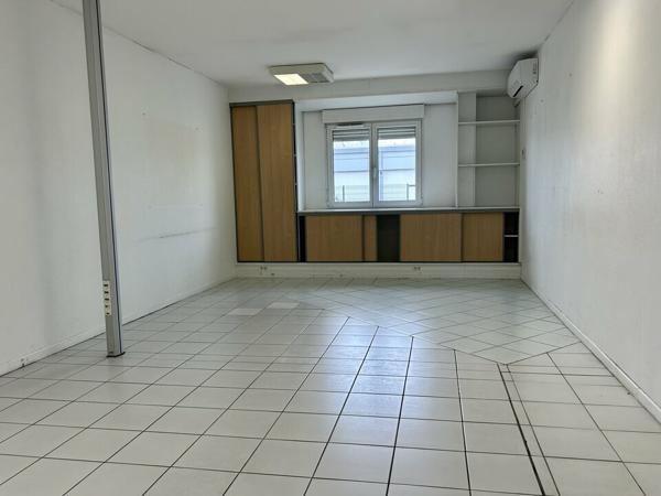 BUREAUX à VENDRE de 607.4 m²
