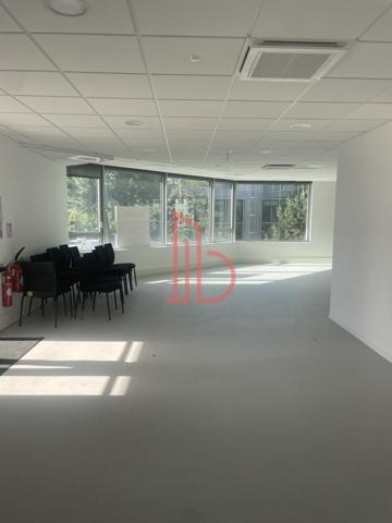 Bureau de 758 m² à louer à Bordeaux Lac - Bruges