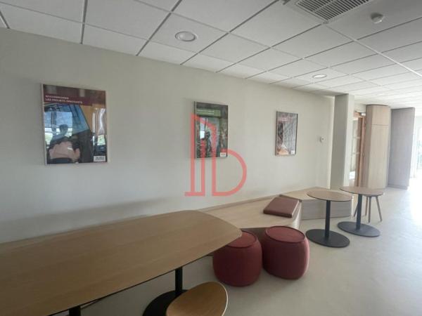 Bureau de 758 m² à louer à Bordeaux Lac - Bruges