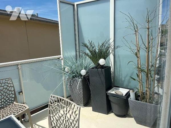 BRETTEVILLE SUR ODON, au dernier étage d'une résidence récente un appartement de 2 pièces compr...