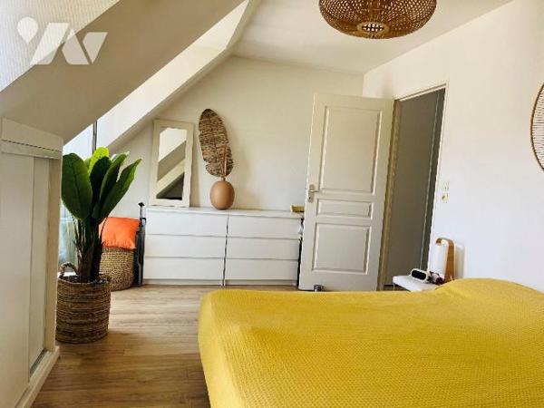 BRETTEVILLE SUR ODON, au dernier étage d'une résidence récente un appartement de 2 pièces compr...