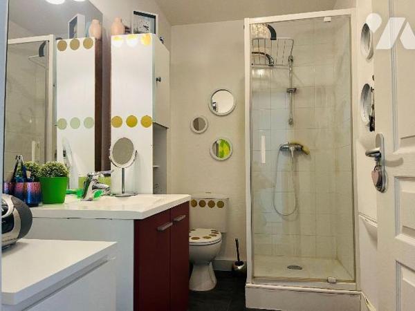 BRETTEVILLE SUR ODON, au dernier étage d'une résidence récente un appartement de 2 pièces compr...