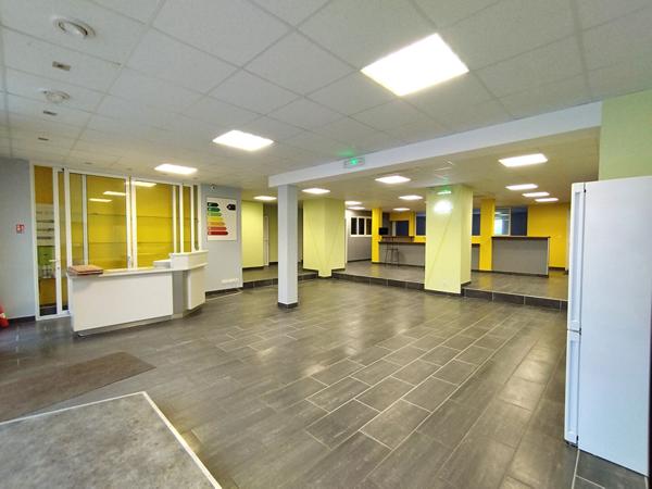 Immeuble au centre de Saint Pierre Des Corps bien placé à coté de tout les services, Fil Bleu, Gare TGV...