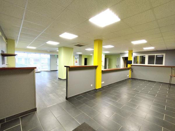 Immeuble au centre de Saint Pierre Des Corps bien placé à coté de tout les services, Fil Bleu, Gare TGV...