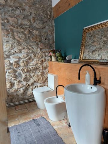 🏡 Investissement Unique à Lapalme - MAISON DIVISÉE EN 3 APPARTEMENTS AVEC TERRASSE ET VUE PANORAMIQUE