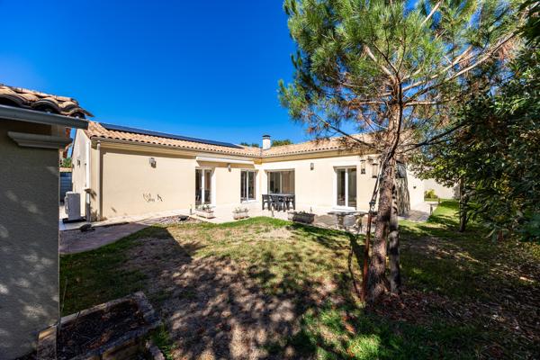 Maison
         6 pièces
        - 155 m² 615 000 € *