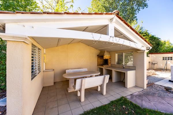 Maison
         6 pièces
        - 155 m² 615 000 € *