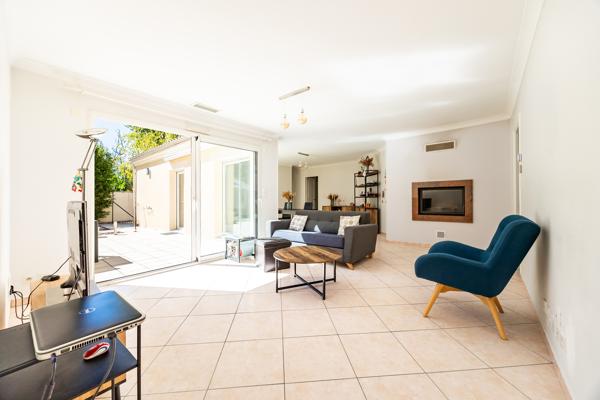 Maison
         6 pièces
        - 155 m² 615 000 € *